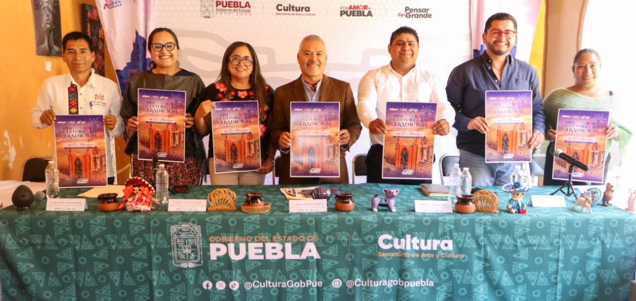 Artesanos exhiben productos tradicionales en feria cultural en San Andrés Cholula Puebla