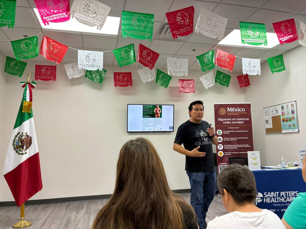 Taller de la UATx con familias migrantes mexicanas en Estados