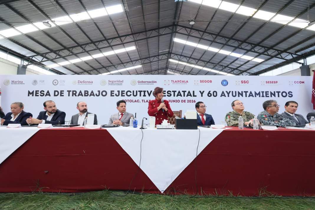 Autoridades de Tlaxcala durante reunión de seguridad estatal.