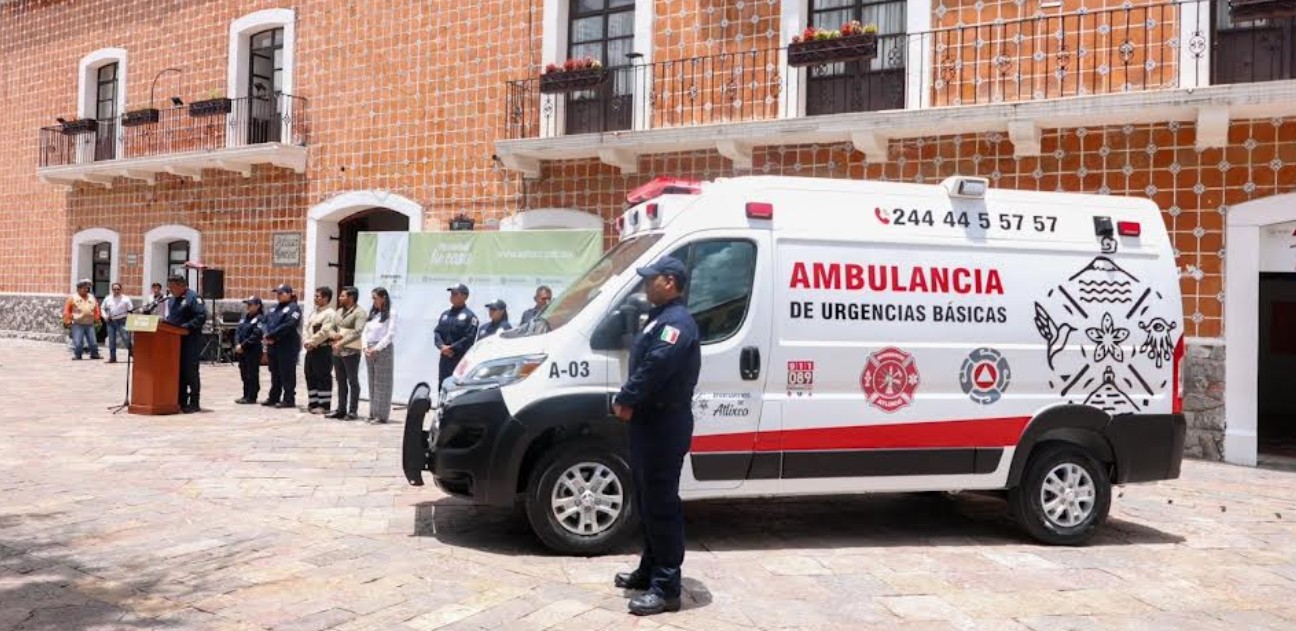 Ariadna Ayala entrega ambulancia para reforzar servicios de emergencia en Atlixco