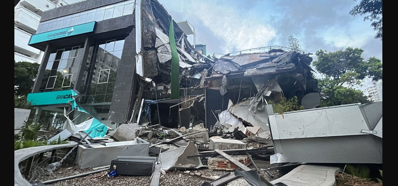 Edificios colapsados y equipos de rescate tras fuertes terremotos en Venezuela