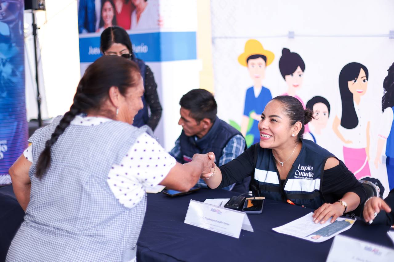Acerca Lupita Cuautle atención integral a familias de San Francisco Acatepec