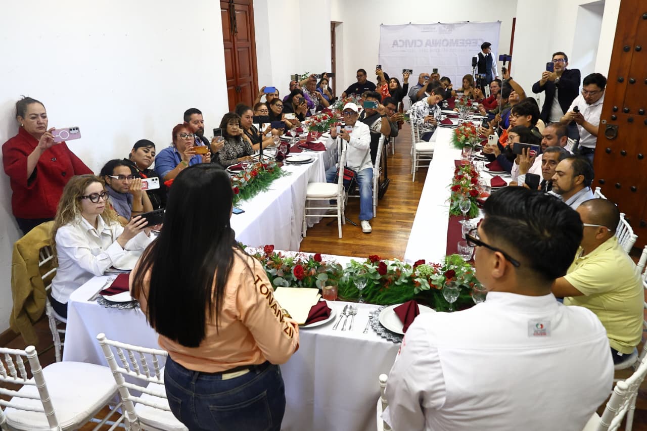 Tonantzin Fernández reconoce a Eduardo Luna por proyectar a Cholula en la gastronomía mundial