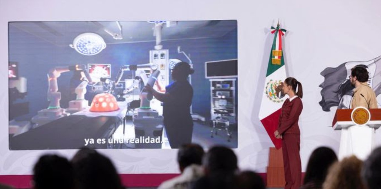 Personal médico utilizando tecnología avanzada en un hospital público.