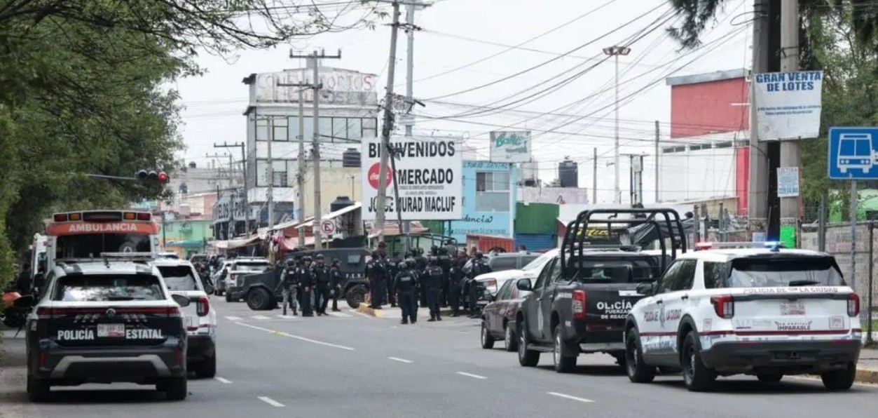 Patrullas y operativo de seguridad en el Mercado Morelos.