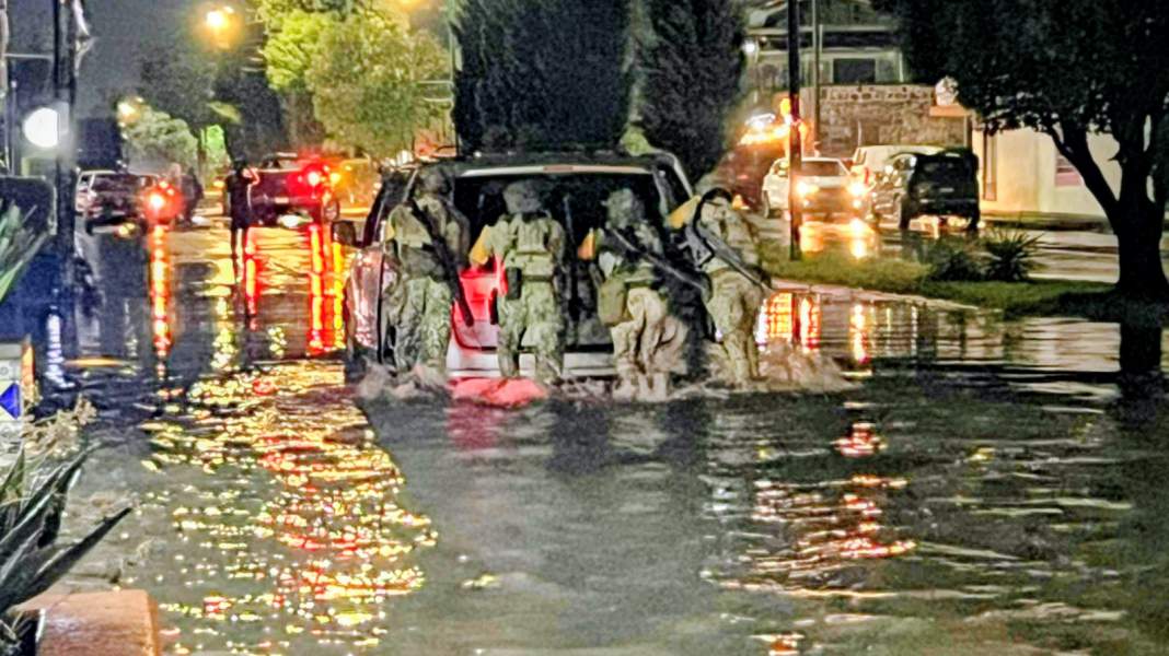 Calles inundadas en Apizaco tras intensa lluvia.
