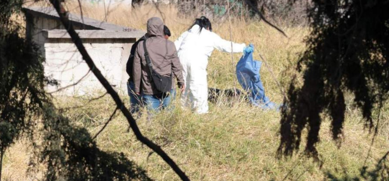 Patrulla y peritos en zona acordonada de Tlaola
