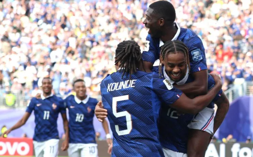 Mbappé celebra uno de sus goles con Francia ante Suecia en el Mundial 2026.