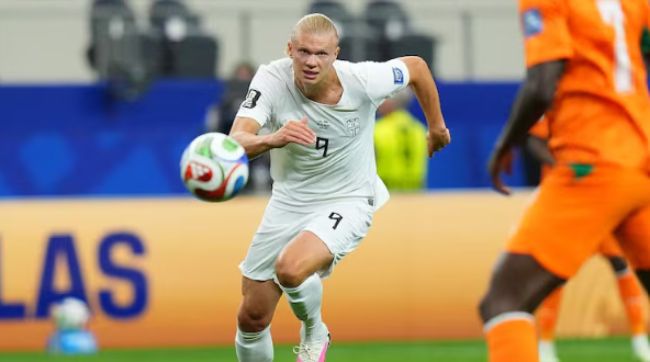 Erling Haaland celebra un gol con la selección de Noruega.