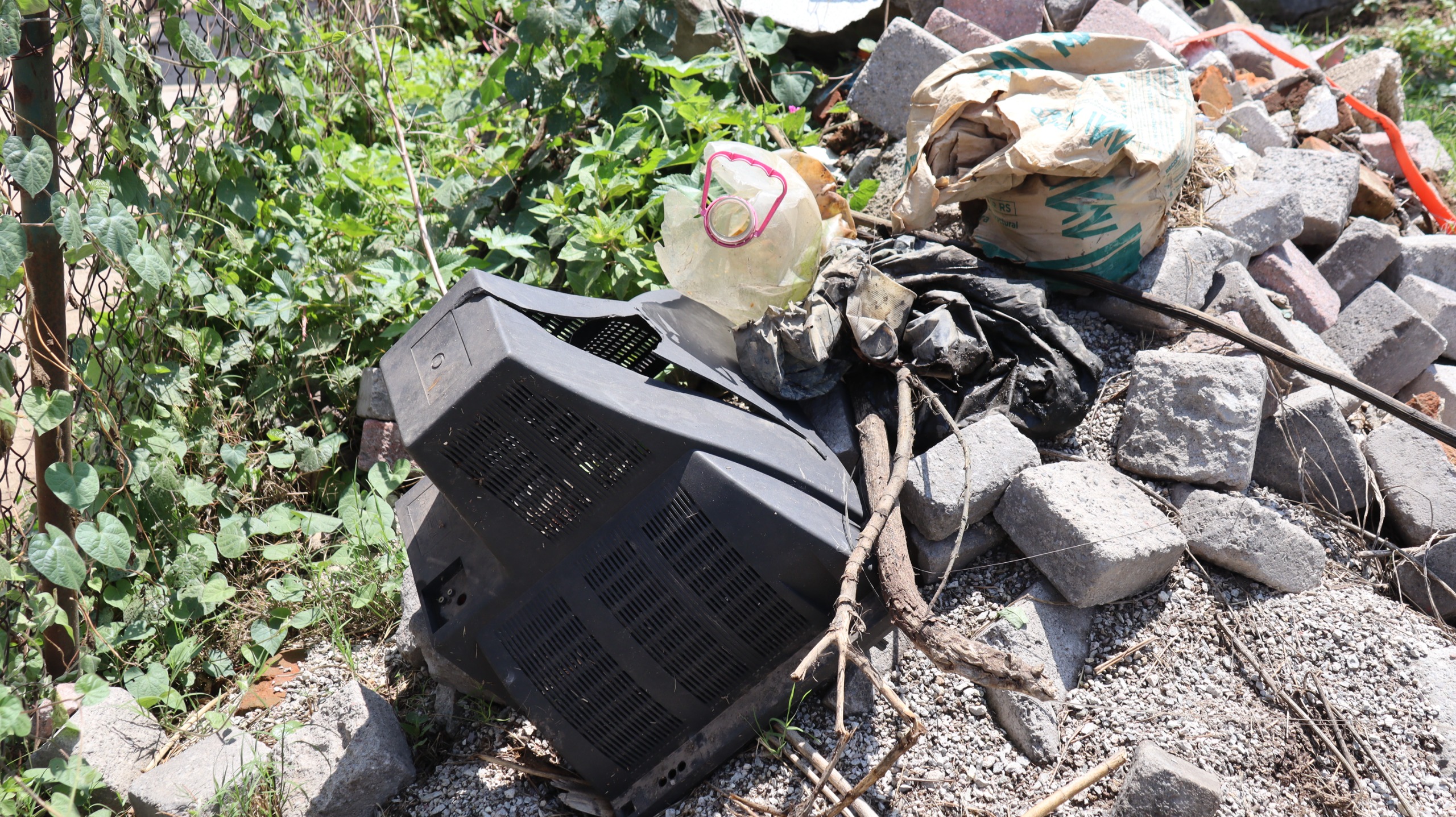 SOSAPACH fortalece acciones preventivas en el Vaso Regulador del Barrio de Santiago Mixquitla durante la temporada de lluvias