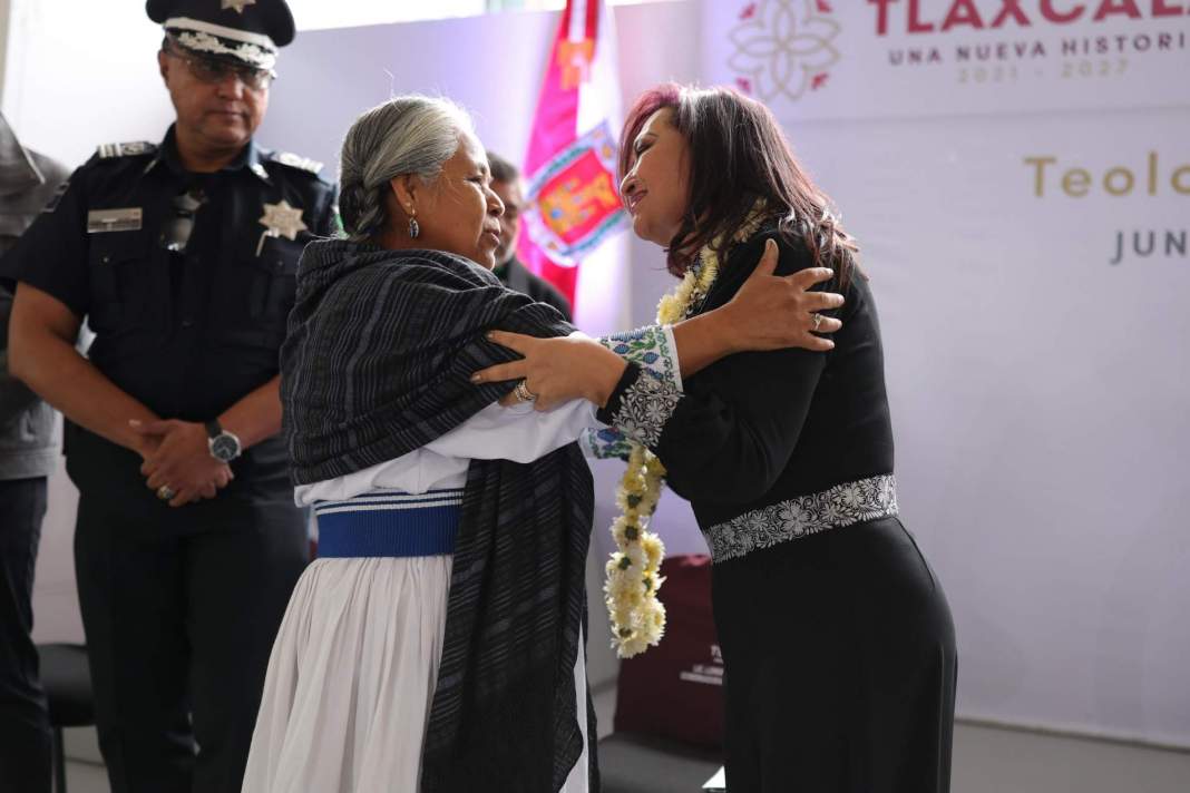 Lorena Cuéllar durante evento en Teolocholco.