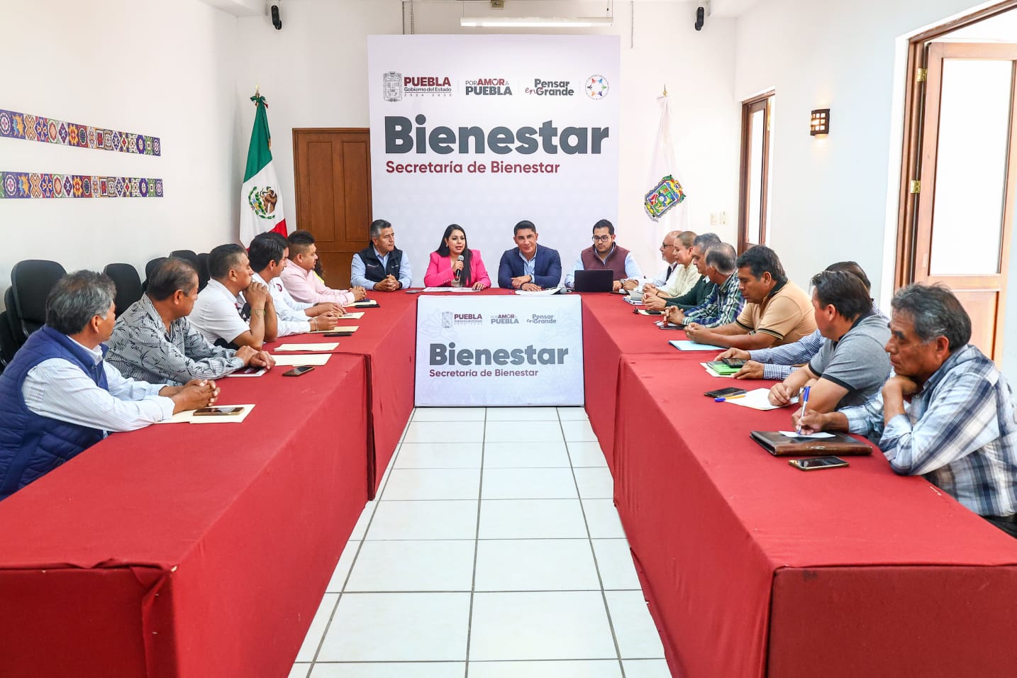 Tonantzin Fernández gestiona más obra comunitaria para las juntas auxiliares de San Pedro Cholula