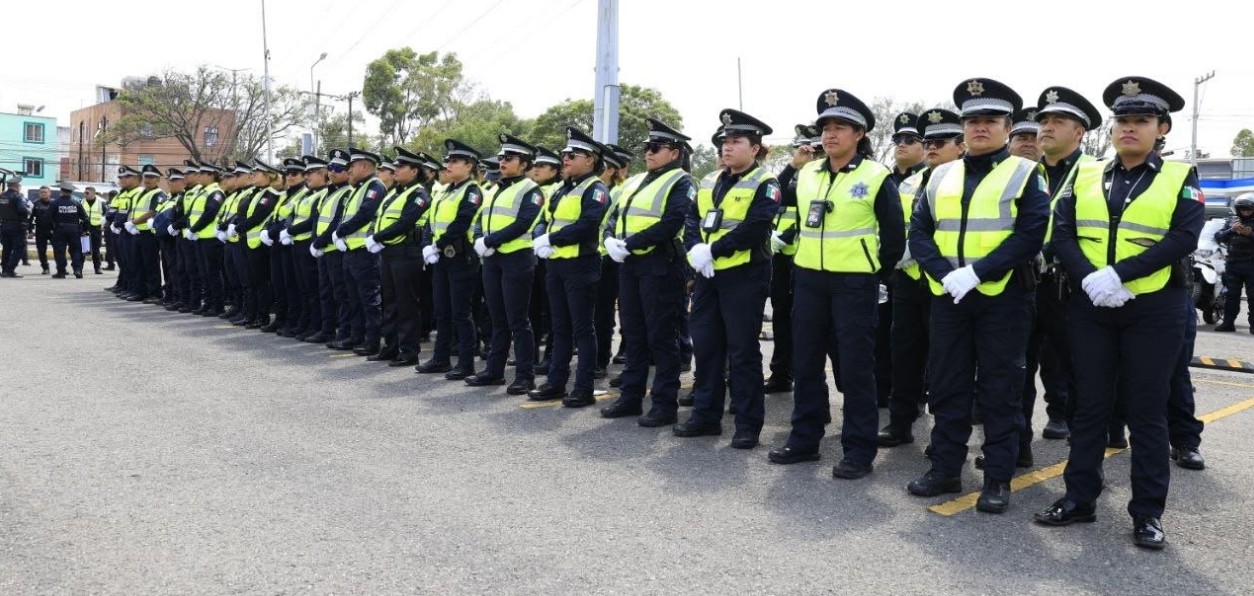 Elementos de seguridad en operativo del estadio Cuauhtémoc