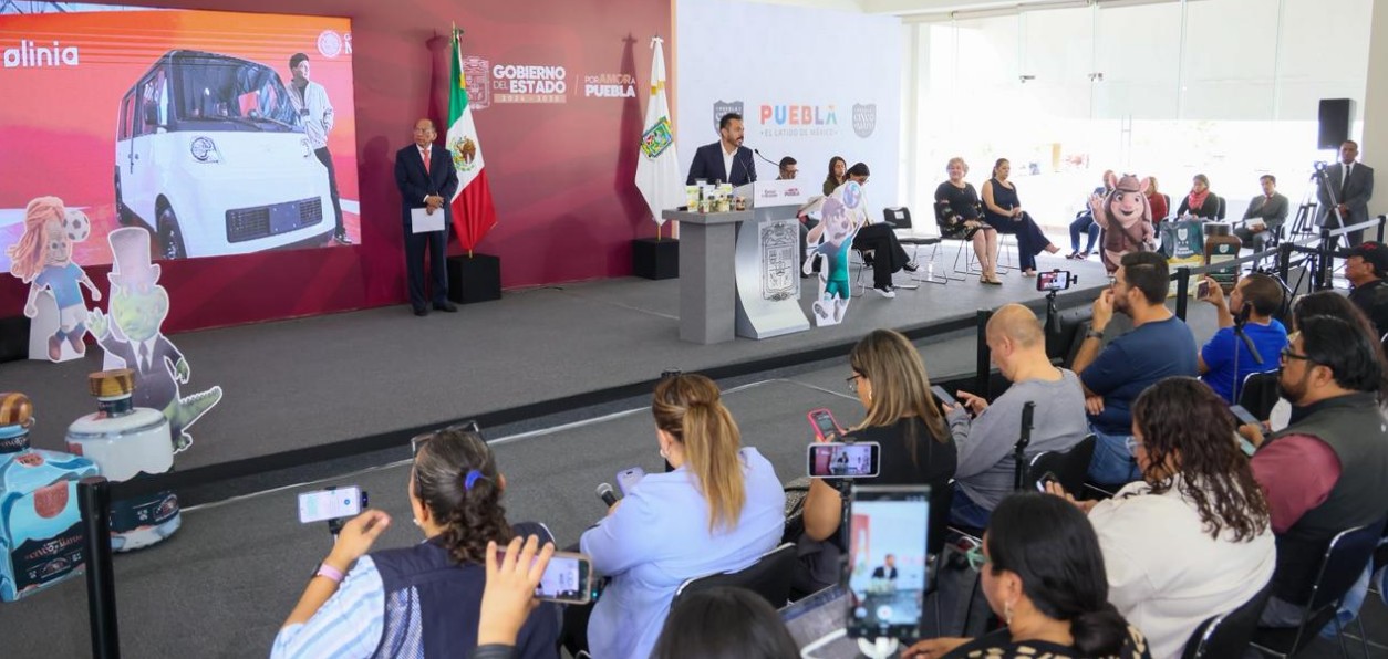 Presentación del vehículo eléctrico Olinia en México.