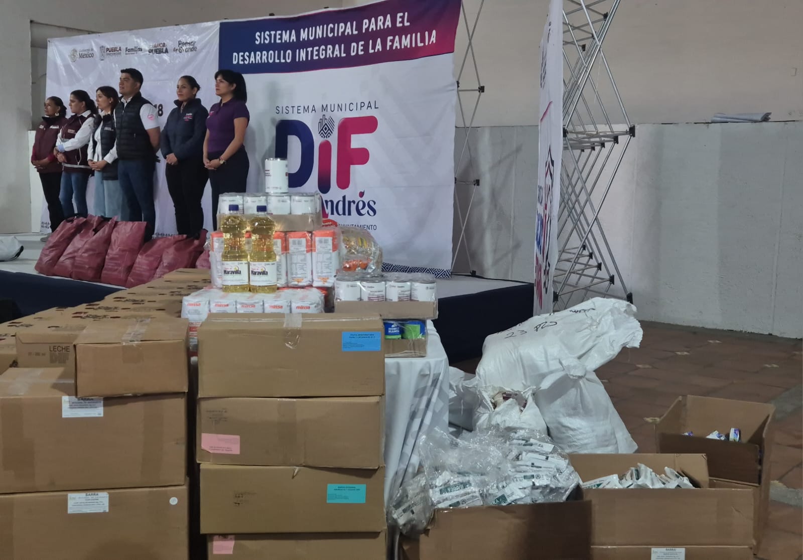 Entrega Guadalupe Cuautle apoyos alimentarios a familias de San Andrés Cholula en coordinación con el SEDIF