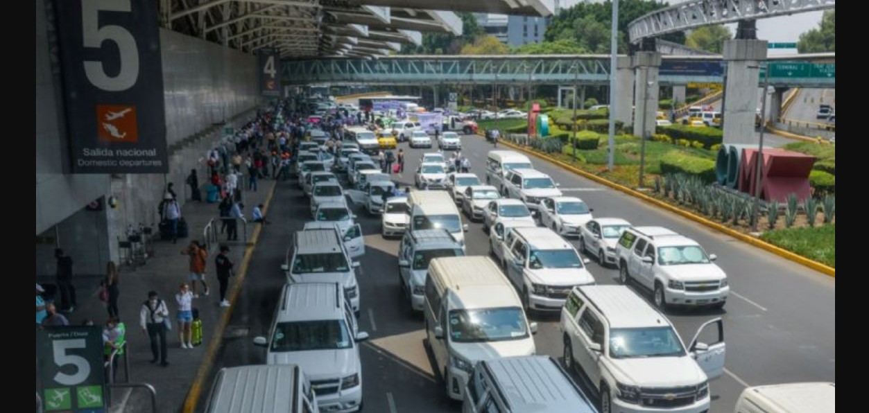 AICM anuncia operativos para limitar taxis de aplicación en el aeropuerto
