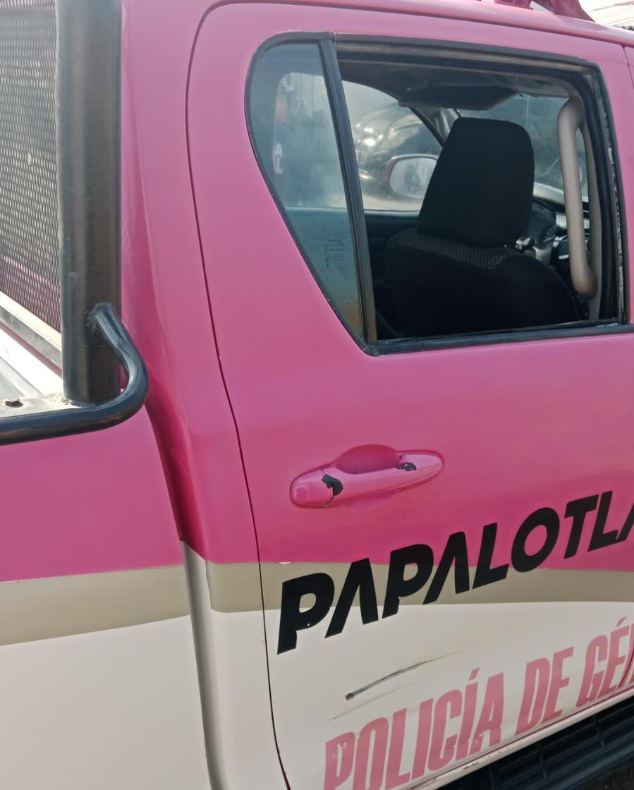Operativo contra tala clandestina desata enfrentamiento y deja patrullas vandalizadas, en Papalotla
