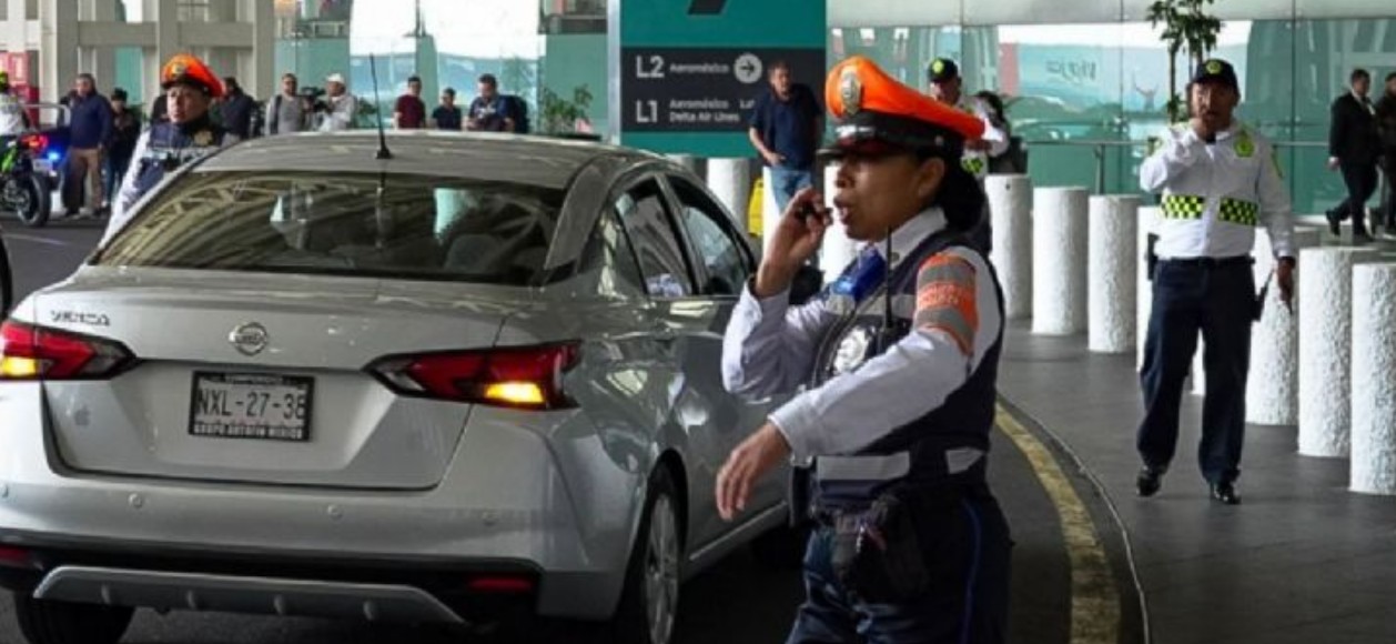 Gobierno analiza espacio especial para taxis de aplicación en el AICM