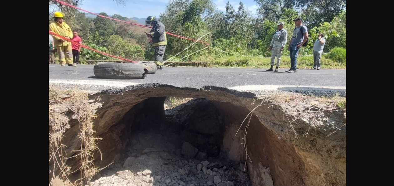 Detectan falla en carretera de la Sierra Norte y autoridades actúan de inmediato
