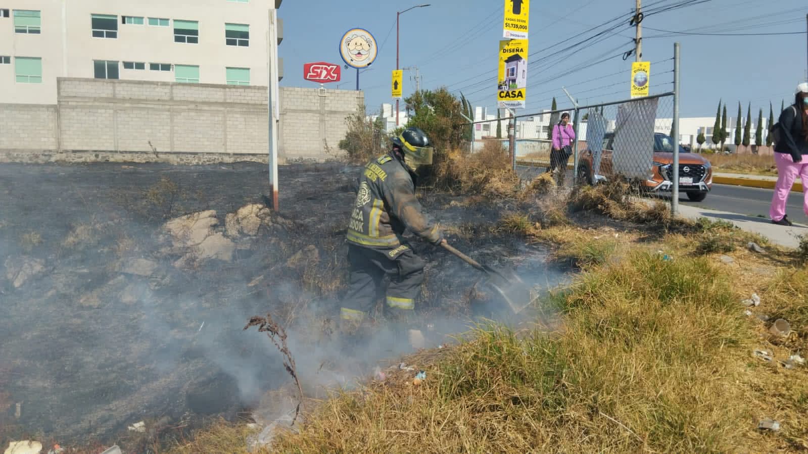 Bomberos controlan incendio de pastizal en Misiones de San Francisco y evitan riesgos mayores