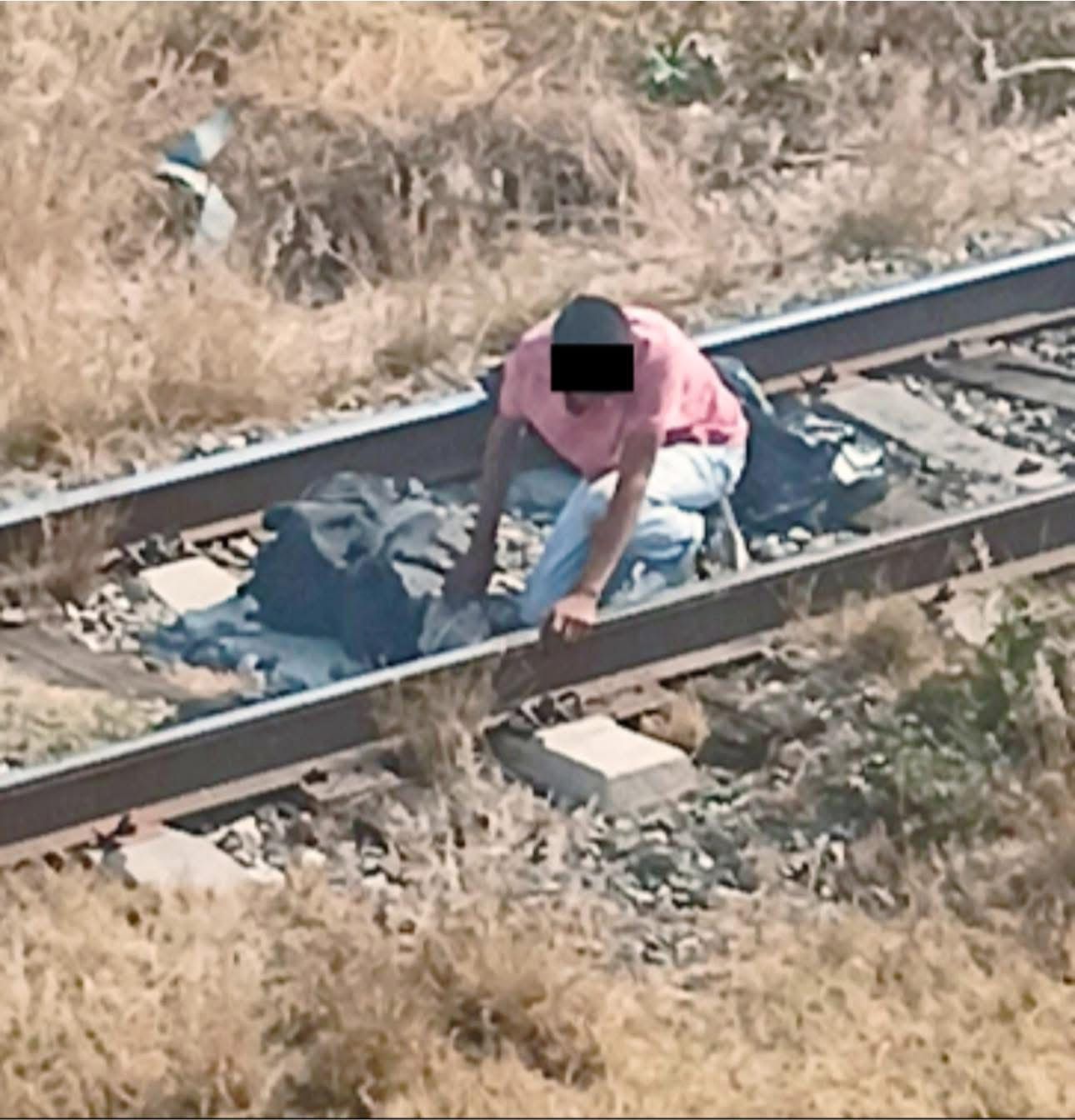 Asegura personal de la SSCyPC a masculino en zona ferroviaria 