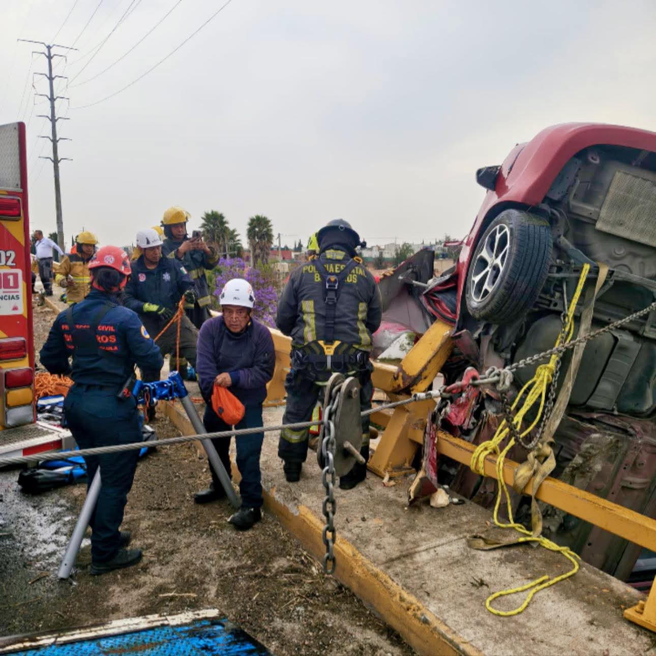 Accidente vehicular provoca movilización de cuerpos de emergencia en el Periférico Ecológico