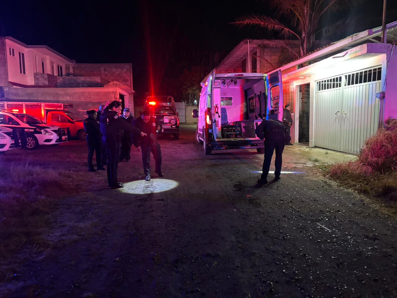 Sobrevive joven a ataque a balazos afuera de un domicilio, en Yauhquemehcan