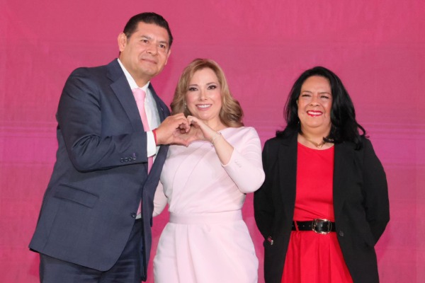 Cecilia Arellano anuncia cinco nuevos proyectos en su primer informe al frente del DIF Puebla 