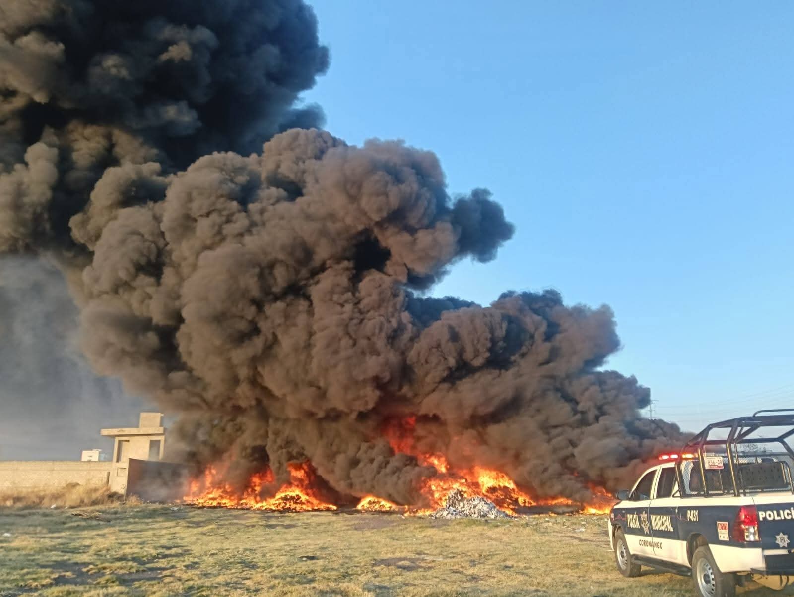 Incendio de residuos textiles moviliza a cuerpos de emergencia en Coronango; no hay lesionados