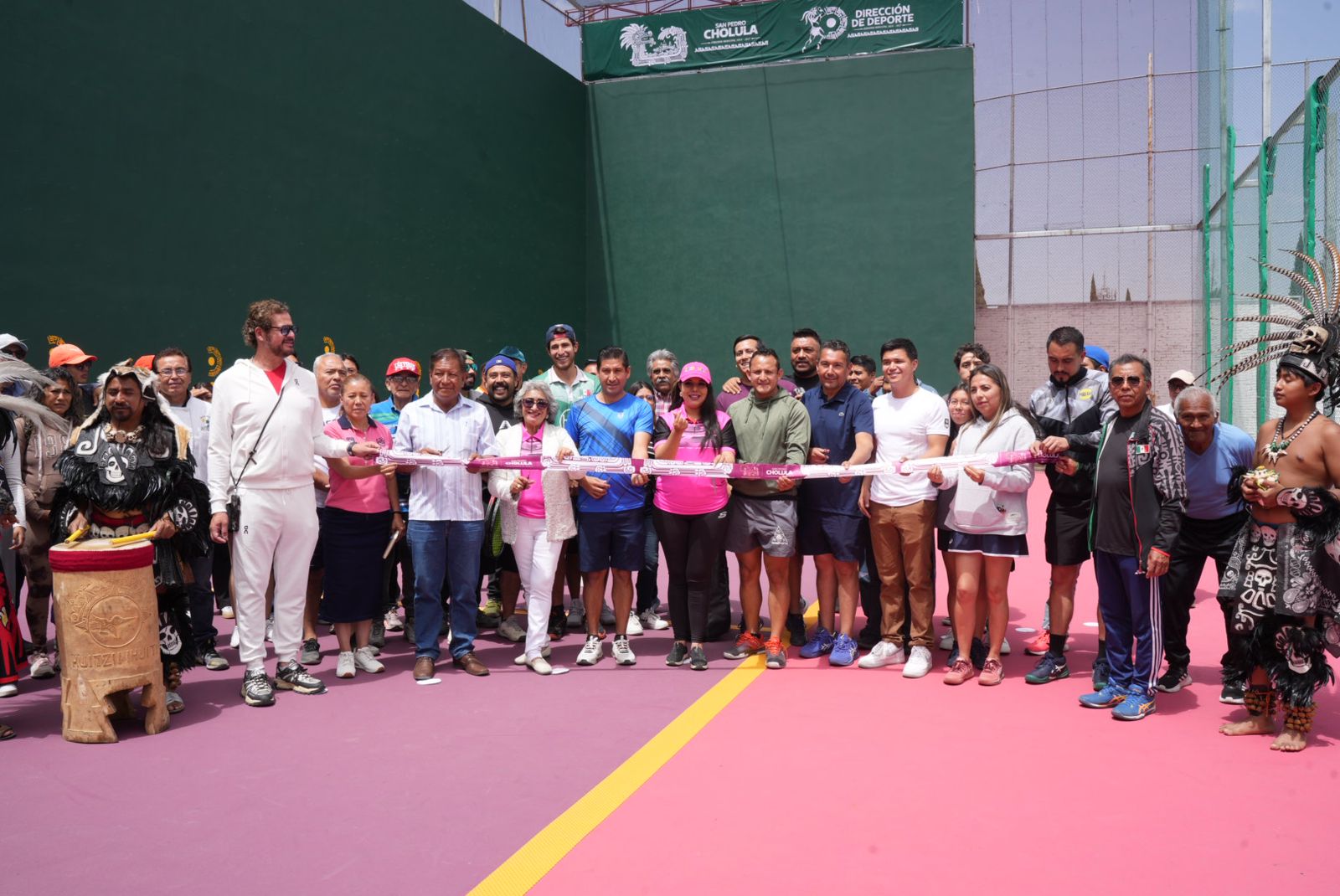Bajo el liderazgo de Tonantzin Fernández, rescatan cancha de frontenis en el Deportivo Tlachtli