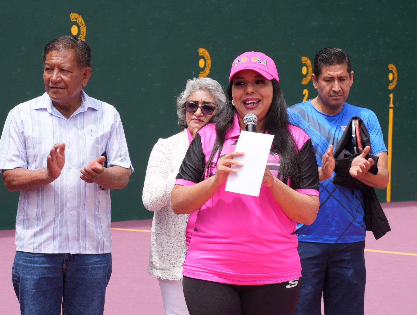 Bajo el liderazgo de Tonantzin Fernández, rescatan cancha de frontenis en el Deportivo Tlachtli