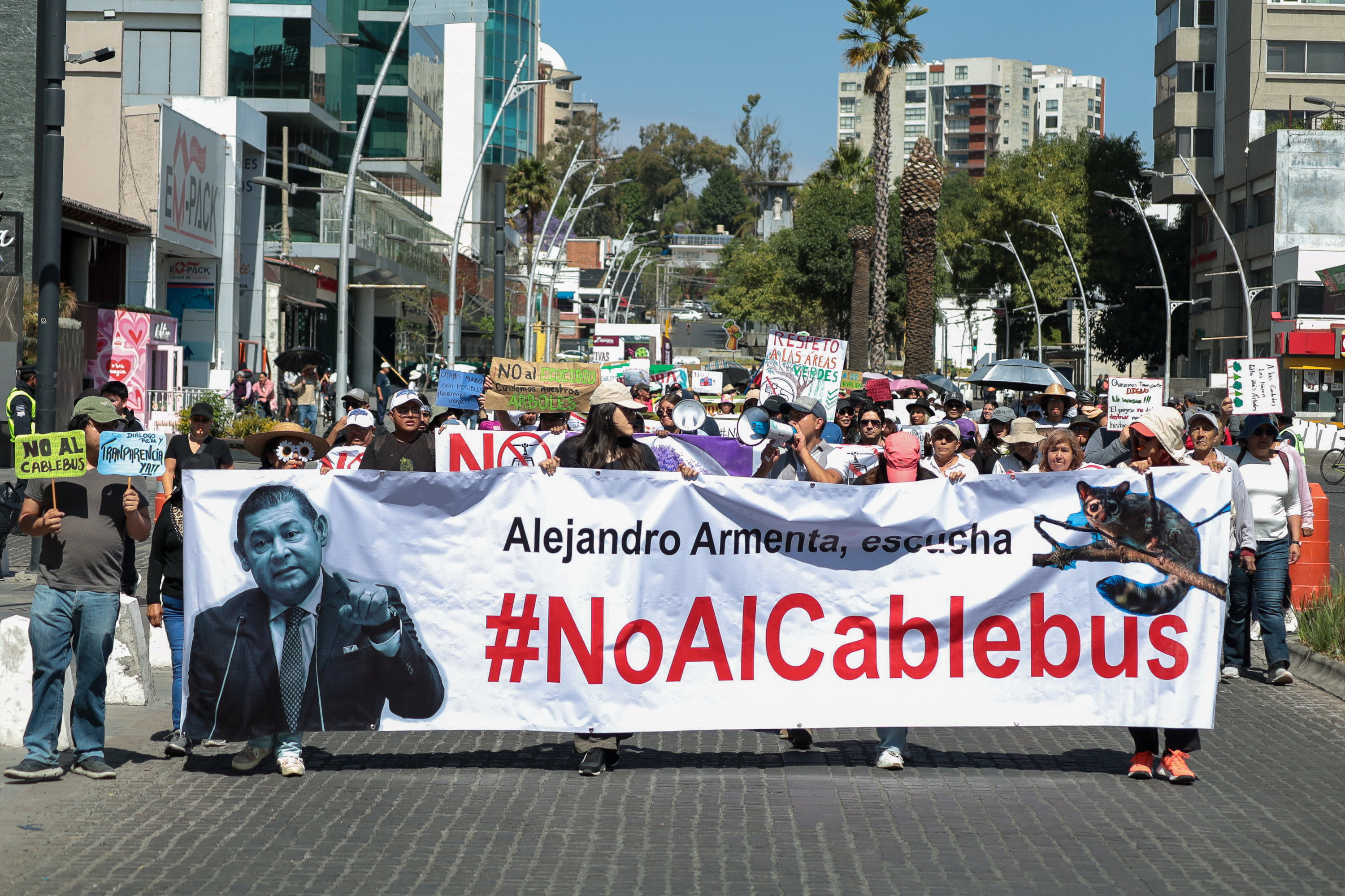 Crece rechazo ciudadano al Cablebús en Puebla con nueva movilización