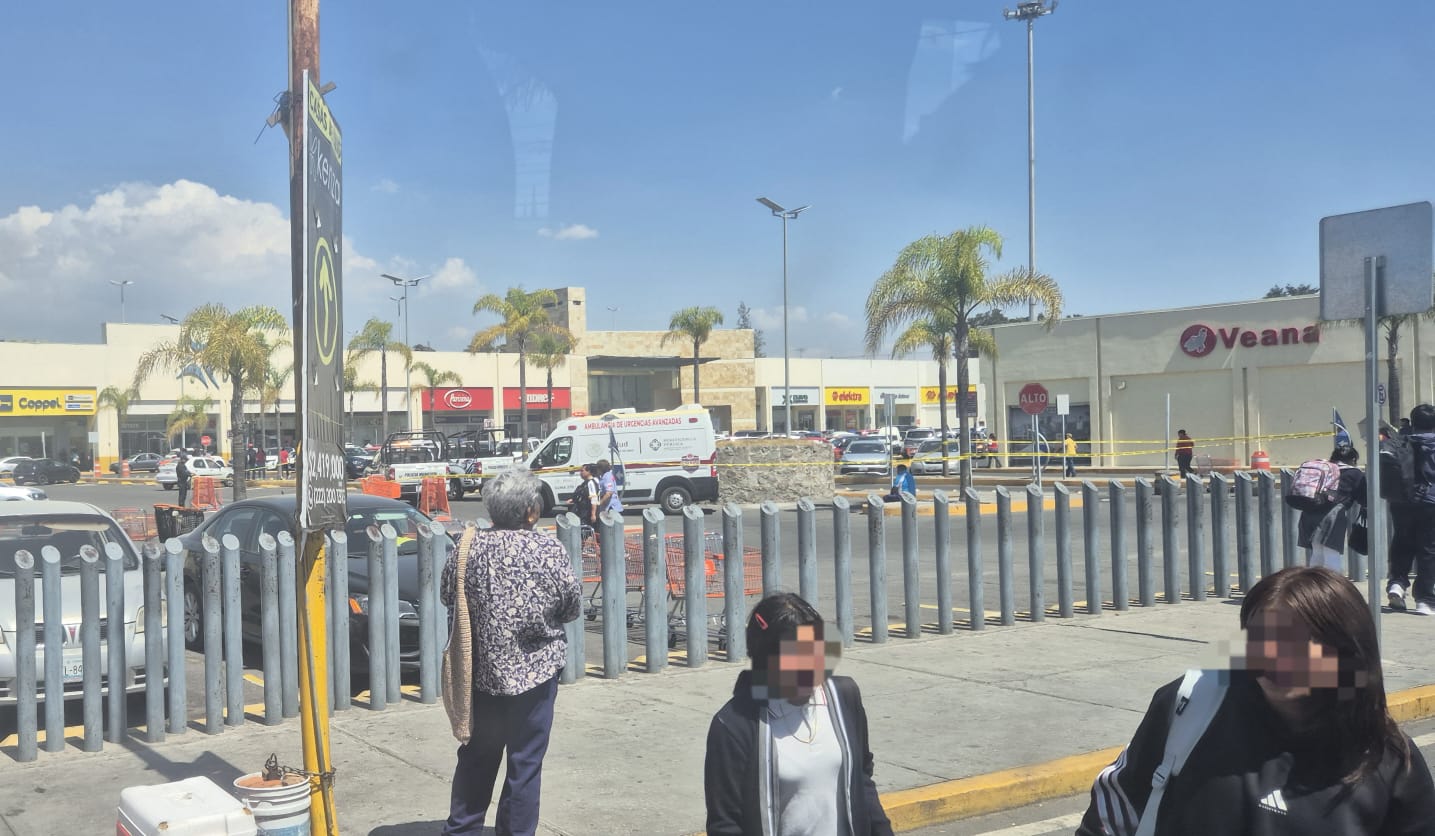 Trabajador pierde la vida tras caída en estacionamiento de plaza Cruz del Sur