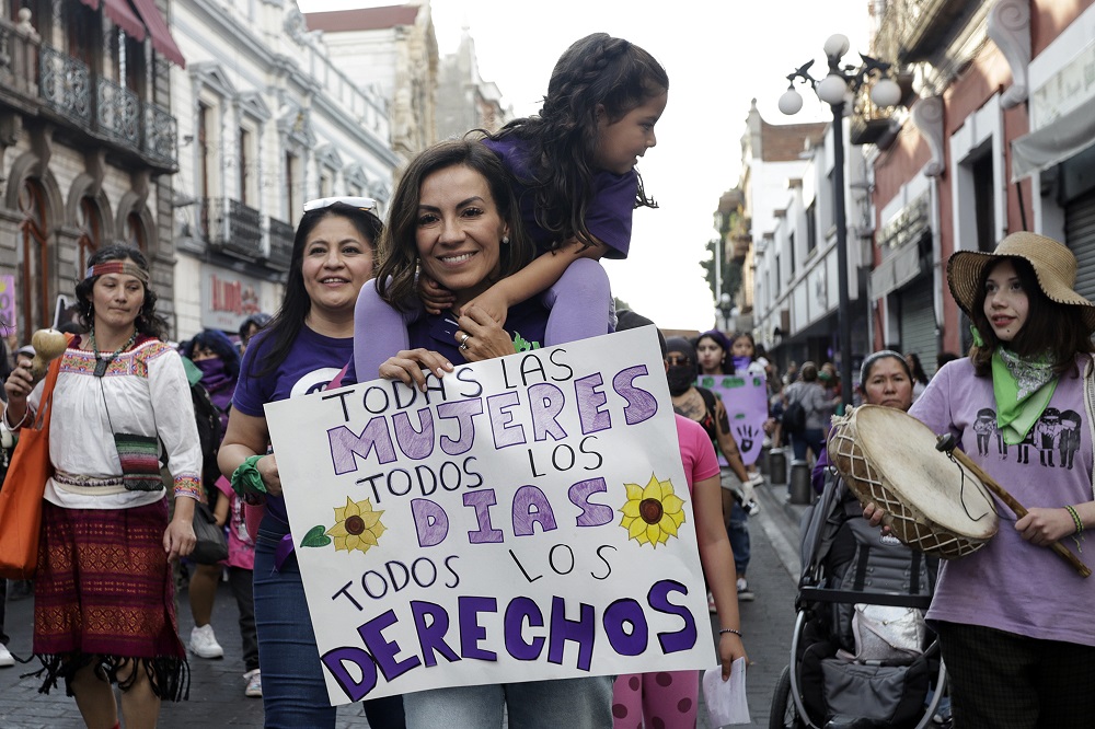 Ofrecerán asesoría jurídica gratuita a mujeres durante marcha del 8M en Puebla