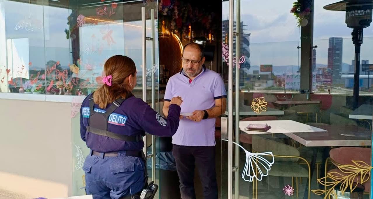 Refuerza SSPPC acciones de proximidad con comercios en Vía Atlixcáyotl