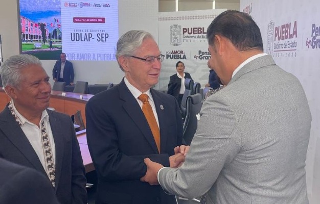 Rector de la UDLAP apoya el cablebús de Puebla 