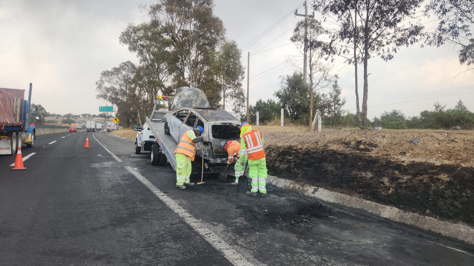 Se incendia automóvil en la México–Veracruz, a la altura de Tecopilco