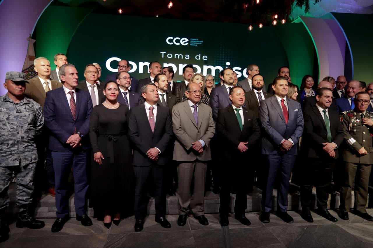 Lupita Cuautle asiste a toma de compromiso del nuevo presidente del CCE