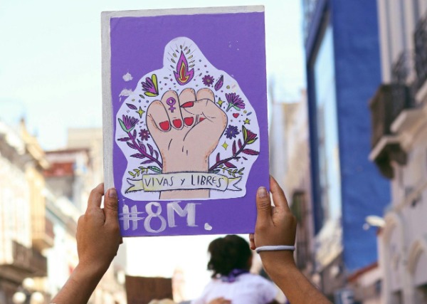  Mujeres de Puebla marchan por víctimas de feminicidio