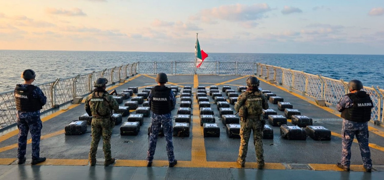 Operativo marítimo en Acapulco logra decomiso millonario de cocaína