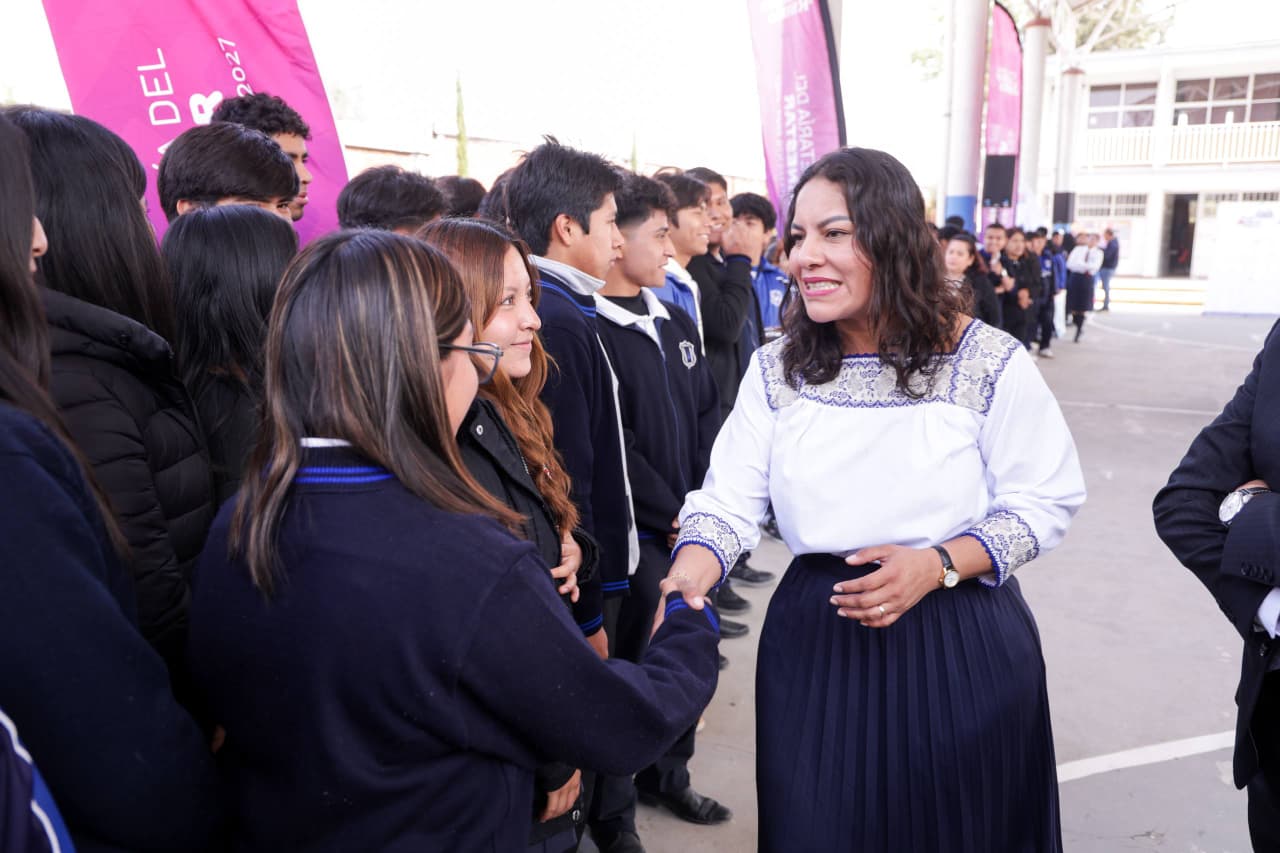 Reconoce Lupita Cuautle a estudiantes de San Andrés Cholula
