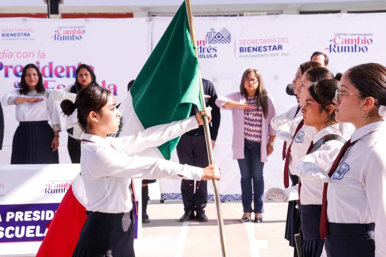 Reconoce Lupita Cuautle a estudiantes de San Andrés Cholula