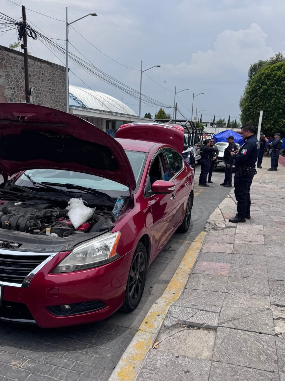 Intentaban vender auto robado en Teolocholco… pero llegaron los verdaderos dueños