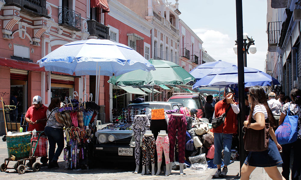 Comerciantes del Centro Histórico reportan ventas menores por ambulantaje en Día de las Madres