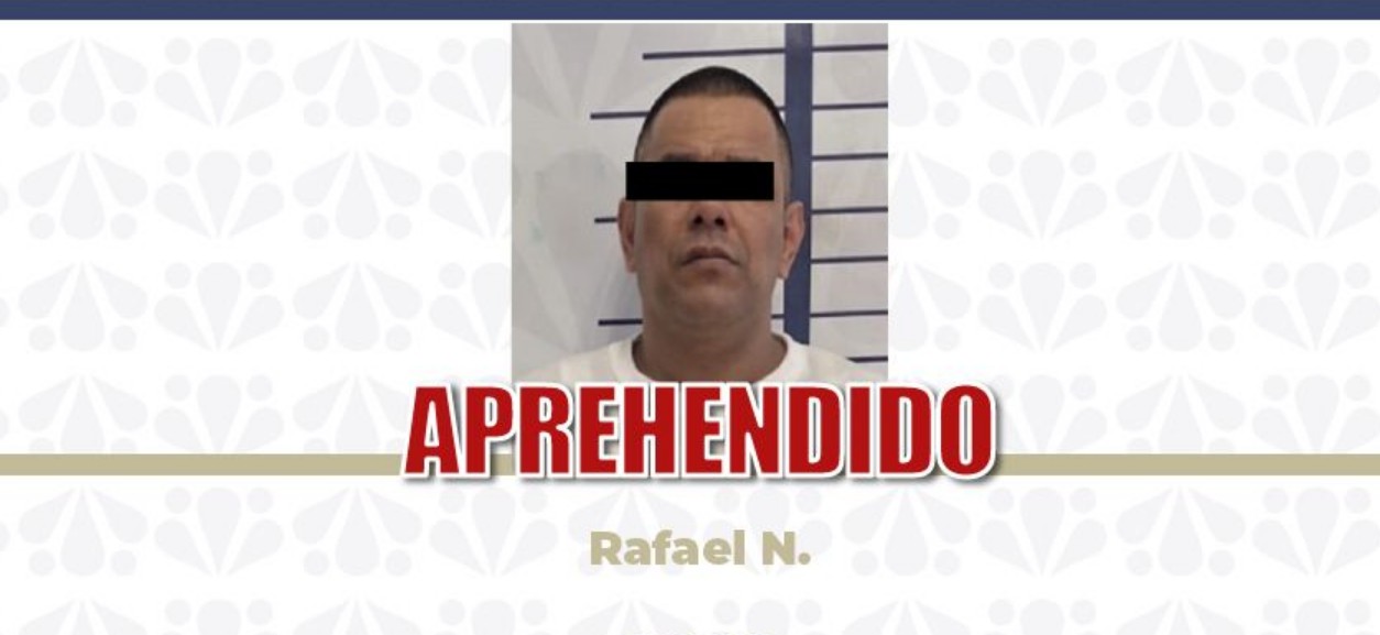 Agentes ministeriales durante detención por robo en Puebla