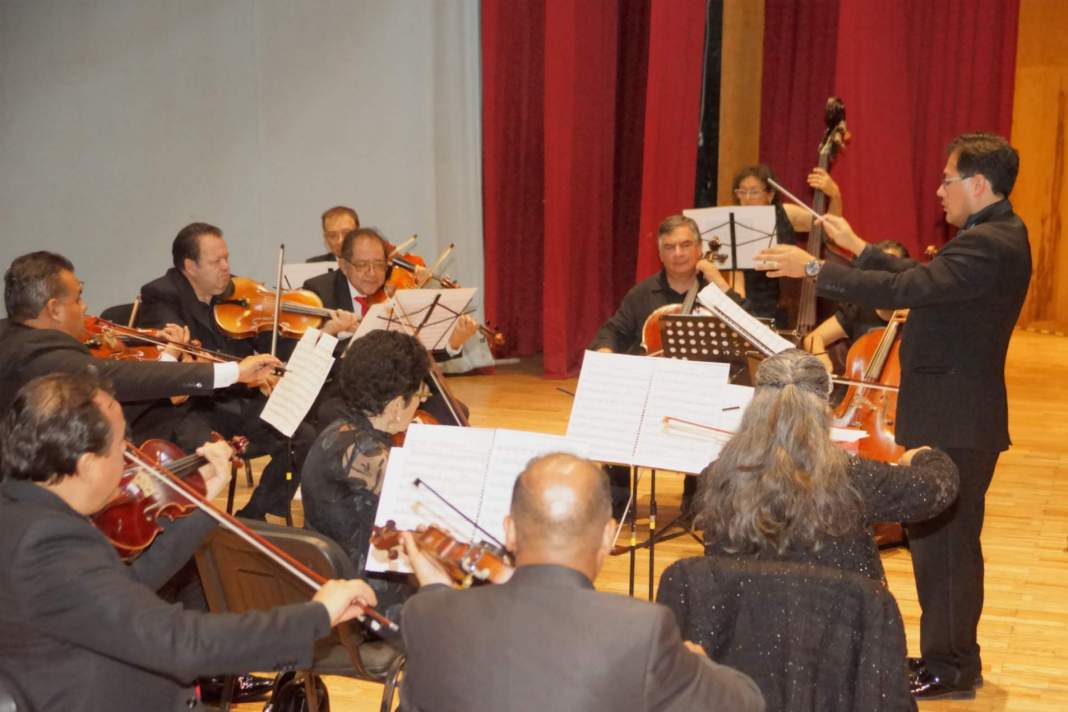 Alberto Moreno durante concierto en la UATx.