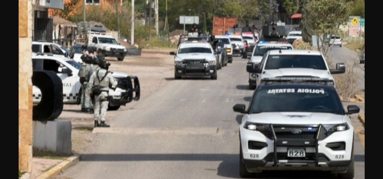 Elementos de seguridad y ambulancias en calles de Chilapa