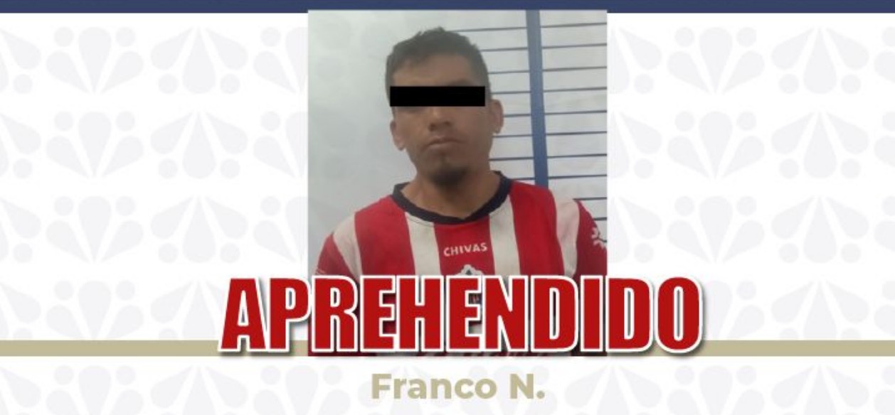 Elementos de la Fiscalía realizando una detención en Tehuacán