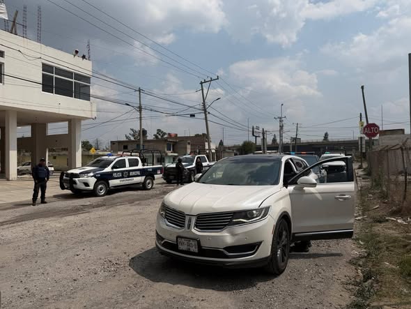 Detienen en Coronango a sujetos que viajaban en vehículo bajo seguimiento oficial