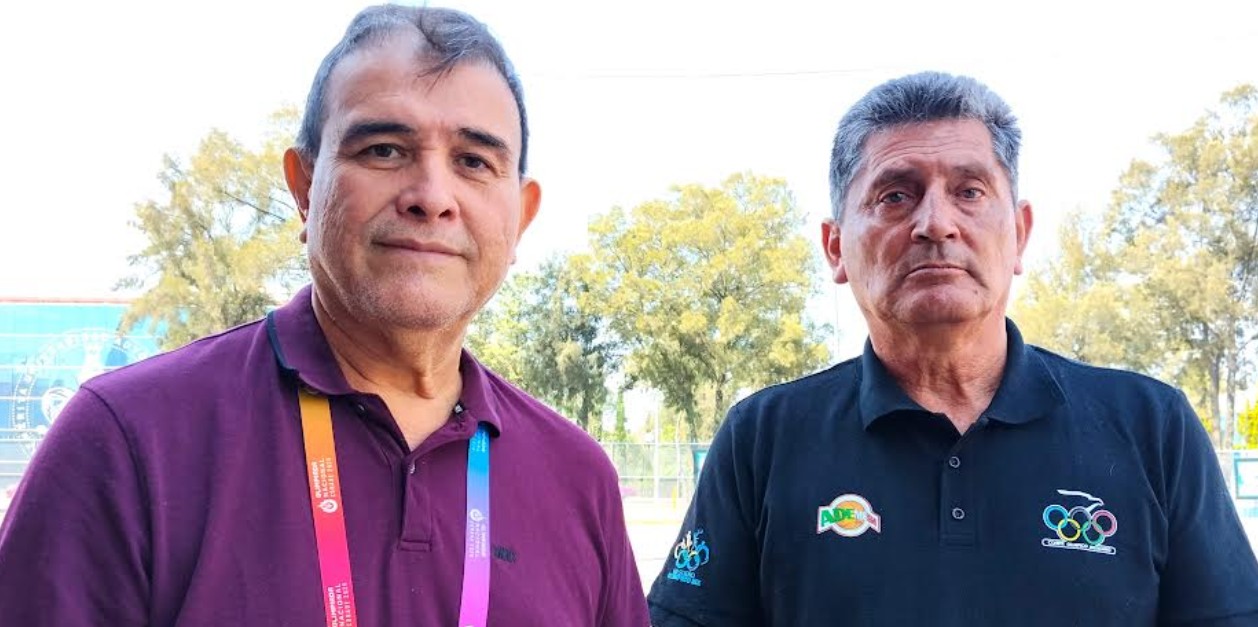 Representantes de ADEMEBA durante evento de basquetbol en Puebla